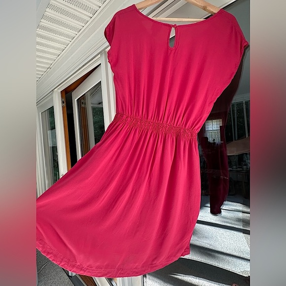 Pink Mossimo dress with pockets and elastic waist. - Picture 2 of 3